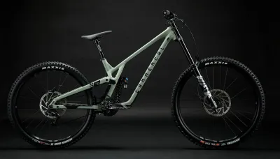 Downhill Bike COMMENCAL SUPREME DH V5 ESSENTIAL 2022 | 29 / 27,5 Zoll | Diamant (Bild 1)
