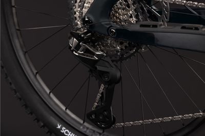 E-Allmountain MTB Cube AMS Hybrid 177 C:62 AT 2026 | 600 Wh | 29 / 27,5 Zoll | Diamant | L | carbon´n´white (Bild 5)