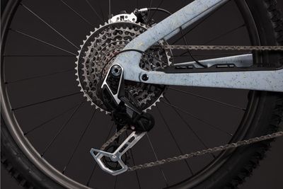 E-Allmountain MTB Cube AMS Hybrid 177 C:62 Super TM 2026 | 600 Wh | 29 / 27,5 Zoll | Diamant | M | artichoke´n´lime (Bild 5)