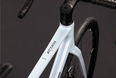 Tourenrad Cube Attain Race 2026 | 28 Zoll | Diamant | 56 CM | glacier´n´black (Bild 3)