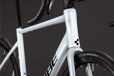 Tourenrad Cube Attain Race 2026 | 28 Zoll | Diamant | 56 CM | glacier´n´black (Bild 4)