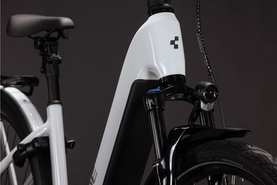 E-Bike Tourenrad Cube Kathmandu Hybrid Deluxe Pro 800 2027 | 800 Wh | 28 Zoll | Tiefeinsteiger | 54 cm | metallicwhite´n´chrome (Bild 14)