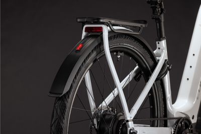 E-Bike Tourenrad Cube Kathmandu Hybrid Deluxe Pro 800 2027 | 800 Wh | 28 Zoll | Tiefeinsteiger | 54 cm | metallicwhite´n´chrome (Bild 15)