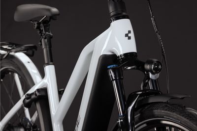 E-Bike Tourenrad Cube Kathmandu Hybrid Deluxe Pro 800 2027 | 800 Wh | 28 Zoll | Trapez | 58 cm | metallicwhite´n´chrome (Bild 14)