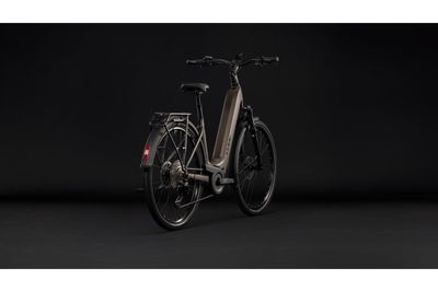 E-Bike Tourenrad Cube Touring Hybrid Pro 2026 | 800 Wh | 28 Zoll | Tiefeinsteiger | 46 CM | metallicumbra´n´black (Bild 8)