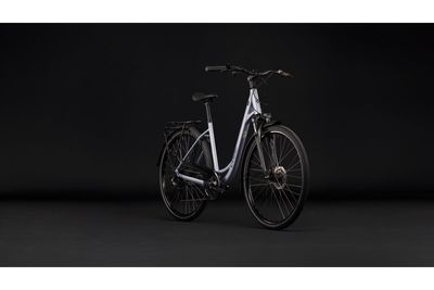 Tourenrad Cube Touring ONE 2026 | 28 Zoll | Tiefeinsteiger | 46 CM | silverblue´n´reflex (Bild 8)