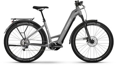 E-Bike Tourenrad Haibike Trekking 7 2023 | 720 Wh | 27,5 Zoll | Tiefeinsteiger | 45 CM | Urban Grey/White - Gloss (Bild 1)
