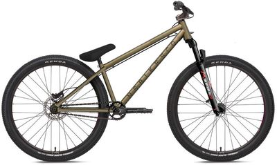 Cross Country Bike NS BIKES Metropolis 1 2022 | 26 Zoll | Diamant (Bild 1)