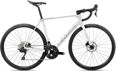 Allround-Rennrad Orbea Orca M30 2025 | 28 Zoll | Diamant | 47 cm | Iris White (Gloss) - Lilac (Matt) (Bild 1)