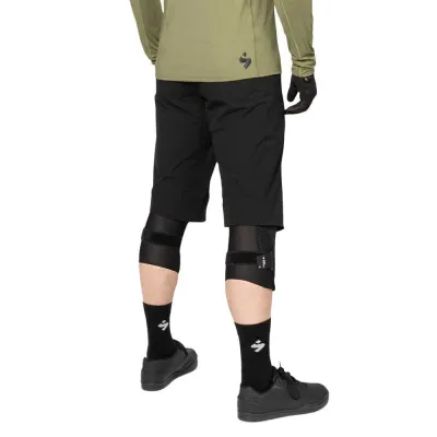 MTB Shorts Sweet Protection Hunter II kurze Hose 2025 (Bild 2)