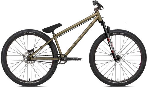 Cross Country Bike NS BIKES Metropolis 1 2022 | 26 Zoll | Diamant
