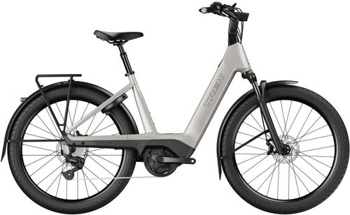 E-Bike Tourenrad Trek Charter+ 4 2026 | 800 Wh | 27,5 Zoll | Tiefeinsteiger
