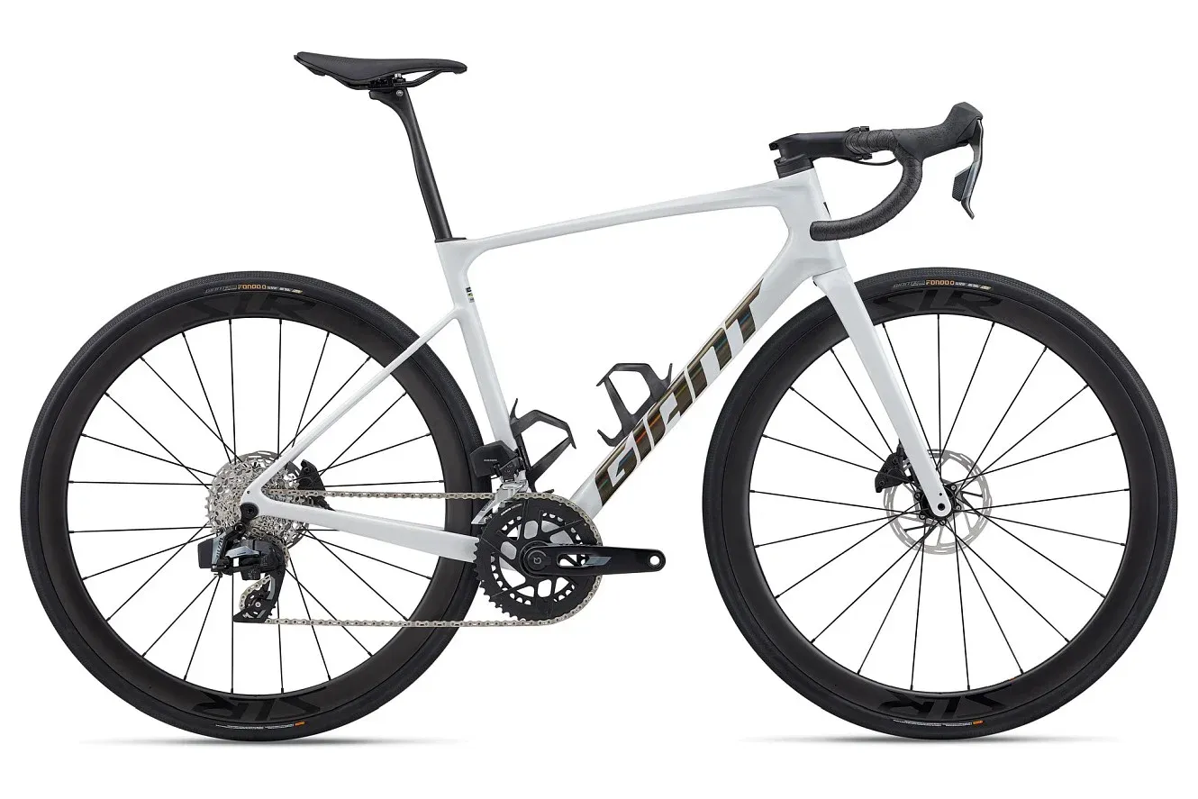 Endurance Bike GIANT Defy Advanced Pro 1 2026 | 28 Zoll | Diamant
