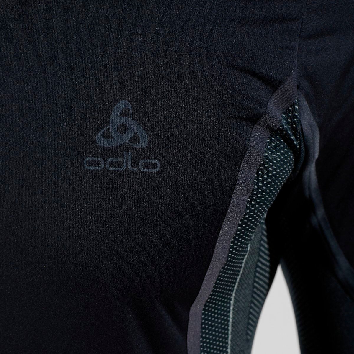 Fahrrad Unterhemd Odlo ZEROWEIGHT PK WINDPROOF WARM BL TOP Crew Neck L/S Langarm Unterhemd 2024 (Bild 3)