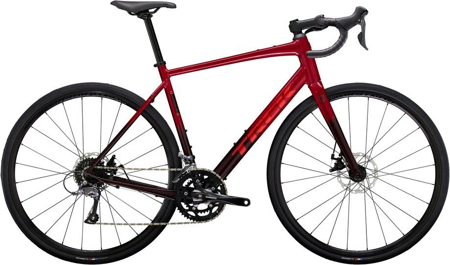 Allround-Rennrad Trek Domane AL 2 Gen 4 2026 | 28 Zoll | Diamant | 49 cm | Crimson to Dark Carmine Fade (Bild 1)