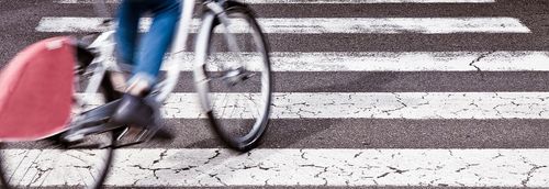 Darf man mit dem Fahrrad über den Zebrastreifen fahren?