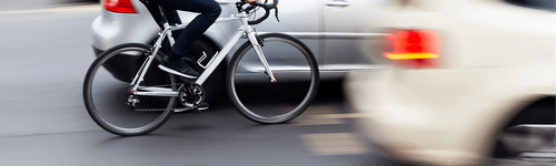 Toter Winkel: So machst du dich für LKW und Autos sichtbar