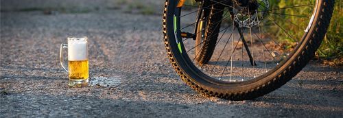 Alkohol auf dem Fahrrad: Was du wissen musst, bevor du in die Pedale trittst