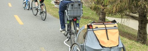Fahrradanhänger vs. Kindersitz: Was ist sicherer?